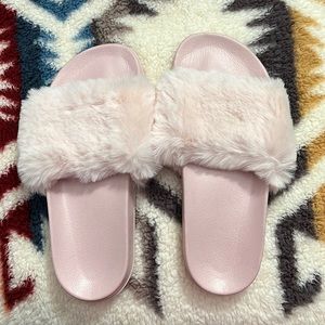 Aeropostale sandals w/ fur, size 7, color: Pink